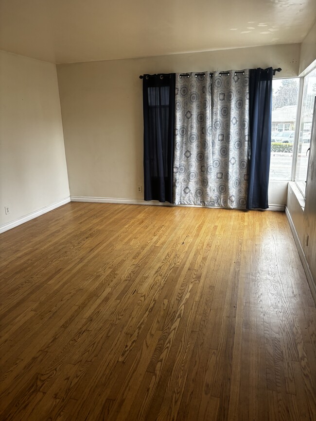 12323 Beverly Blvd, Unit A