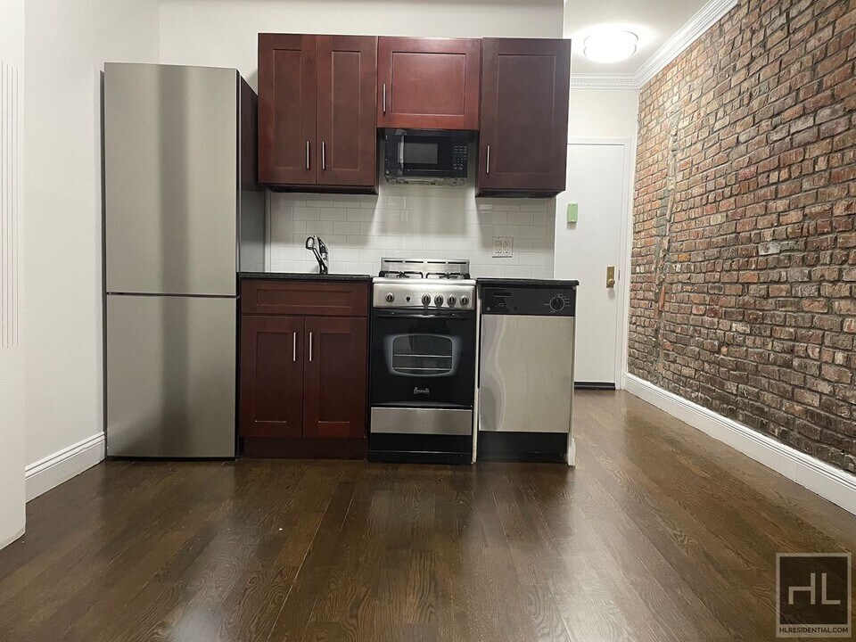 MOTT STREET in New York, NY - Building Photo