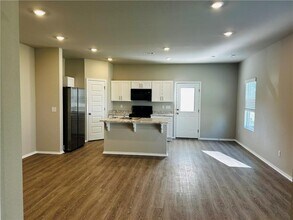 6821 Devotion Ave in Bentonville, AR - Foto de edificio - Building Photo