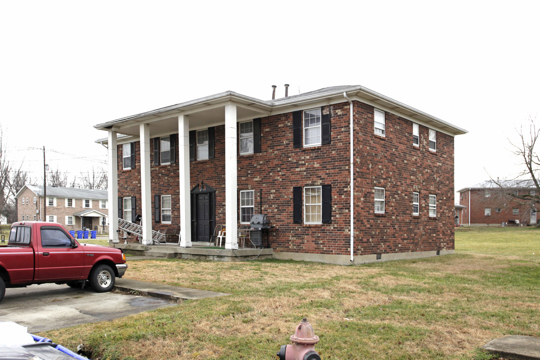 10403 Green Tree Ln in Louisville, KY - Building Photo