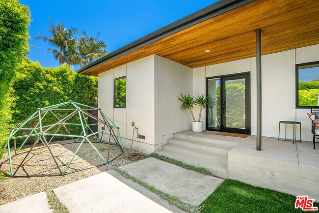 870 Rose Ave in Los Angeles, CA - Building Photo - Building Photo
