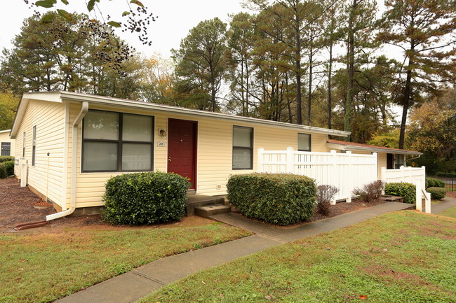 Snapwoods Apartments in Decatur, GA - Building Photo - Building Photo