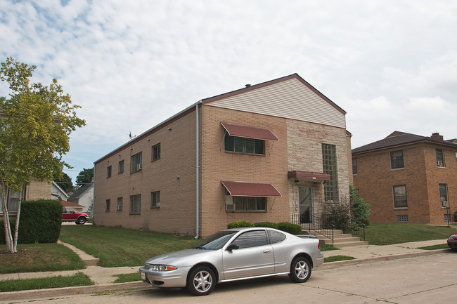 2234 S 81st St in West Allis, WI - Foto de edificio - Building Photo