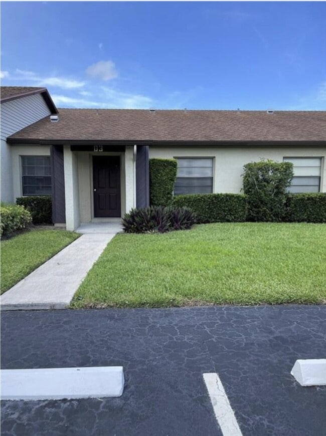 6010 Indrio Rd in Fort Pierce, FL - Foto de edificio - Building Photo