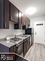 705 W Brompton Ave, Unit 9 Apartments