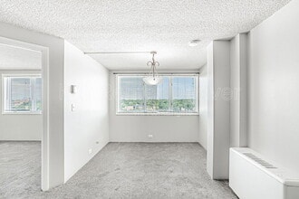2225 Buchtel Blvd S in Denver, CO - Foto de edificio - Building Photo