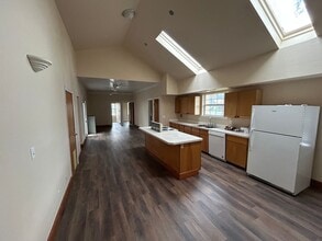 109 SW Jefferson St in Sheridan, OR - Building Photo - Building Photo