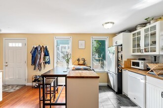 7 Cottage St, Unit 7 in Cambridge, MA - Foto de edificio - Building Photo