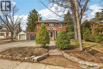 2317 Lakeshore Rd. in Burlington, ON - Building Photo - Building Photo