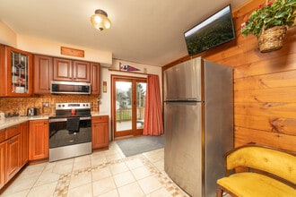 401 Parkwood Ave in Johnstown, NY - Building Photo - Building Photo