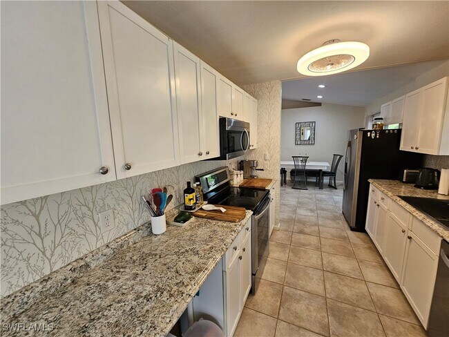 4121 8th Ave SE in Naples, FL - Building Photo - Building Photo