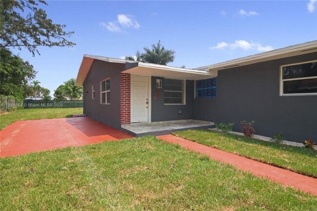 11717 NW 22nd Ct in Miami, FL - Building Photo - Building Photo