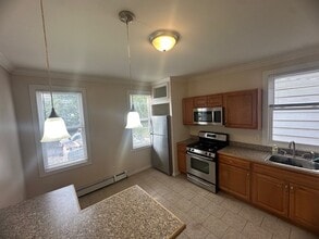 101 Avenue F, Unit 101 Avenue F - 2nd Floor in Bayonne, NJ - Foto de edificio - Building Photo