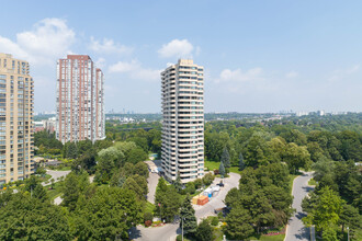 Wynford Place in Toronto, ON - Building Photo - Building Photo