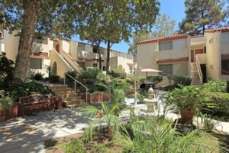 La Mesa Gardens in La Mesa, CA - Foto de edificio - Building Photo