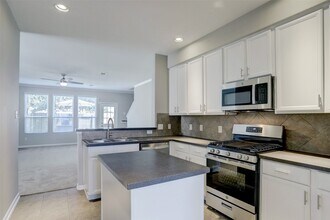 22618 Spring Crossing Dr in Spring, TX - Building Photo - Building Photo