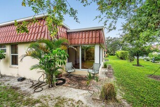 289 Cape Cod Cir in Greenacres, FL - Building Photo - Building Photo