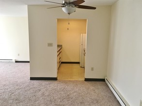 171 Eastern Ave-Unit -203 in Manchester, NH - Foto de edificio - Building Photo