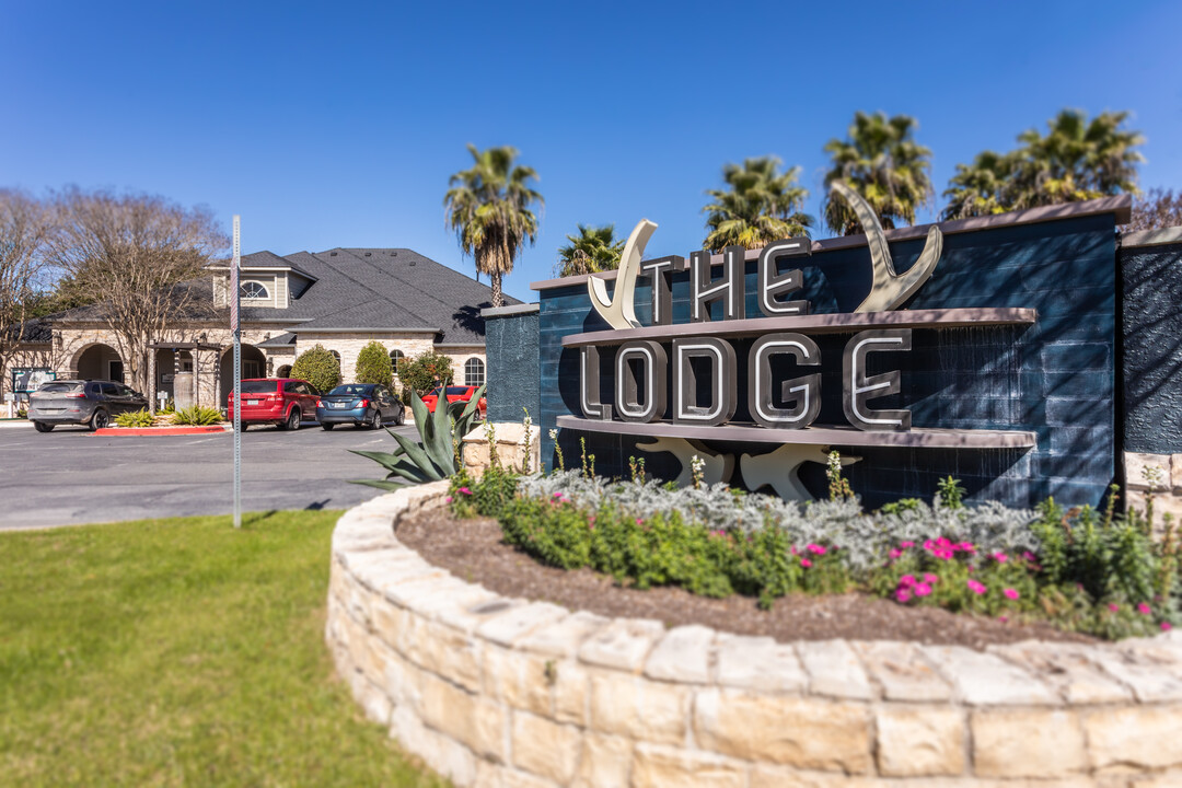 Lodge in San Marcos in San Marcos, TX - Foto de edificio