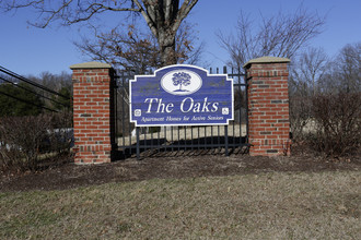 The Oaks Apartments in Triangle, VA - Building Photo - Building Photo