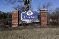 The Oaks Apartments in Triangle, VA - Building Photo - Building Photo