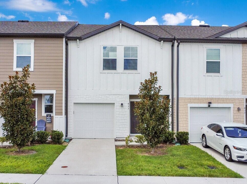 433 Madison Dr in Davenport, FL - Building Photo