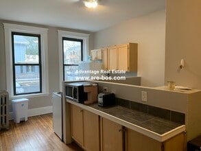 1066 Commonwealth Ave in Boston, MA - Building Photo - Building Photo