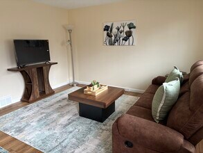 10251 Spinnaker Run in Aurora, OH - Foto de edificio - Building Photo