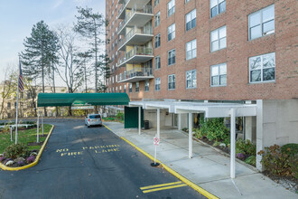 Executive House Condominium in Hackensack, NJ - Foto de edificio - Building Photo