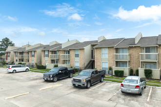 West Lodge Apartments in Baytown, TX - Building Photo - Building Photo