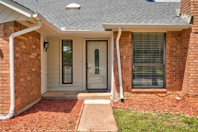 1617 Raquel Rd in Edmond, OK - Building Photo - Building Photo