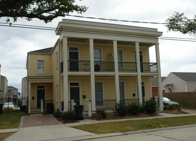 725 Josephine Dr in New Orleans, LA - Building Photo - Building Photo