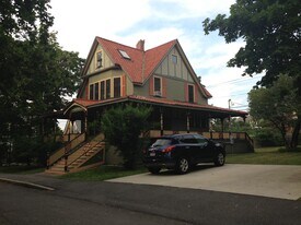 4 Phillips Rd in Nahant, MA - Building Photo