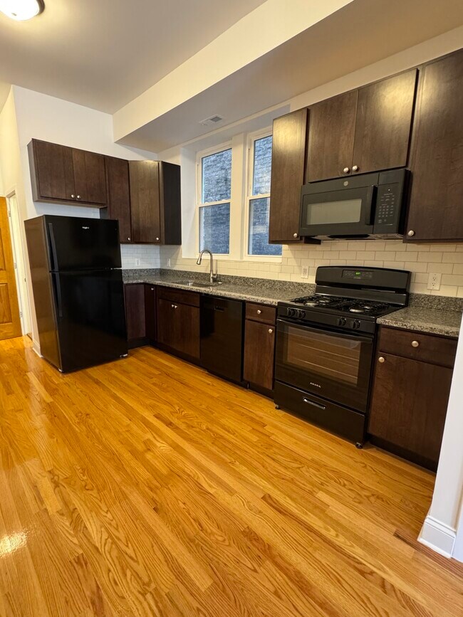 3358 N Seminary Ave, Unit #2FF in Chicago, IL - Building Photo - Building Photo