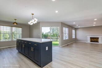 1655 Whispering Oaks Dr in West Chicago, IL - Building Photo - Building Photo