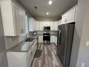 4803 35th Cir in Tampa, FL - Building Photo - Building Photo