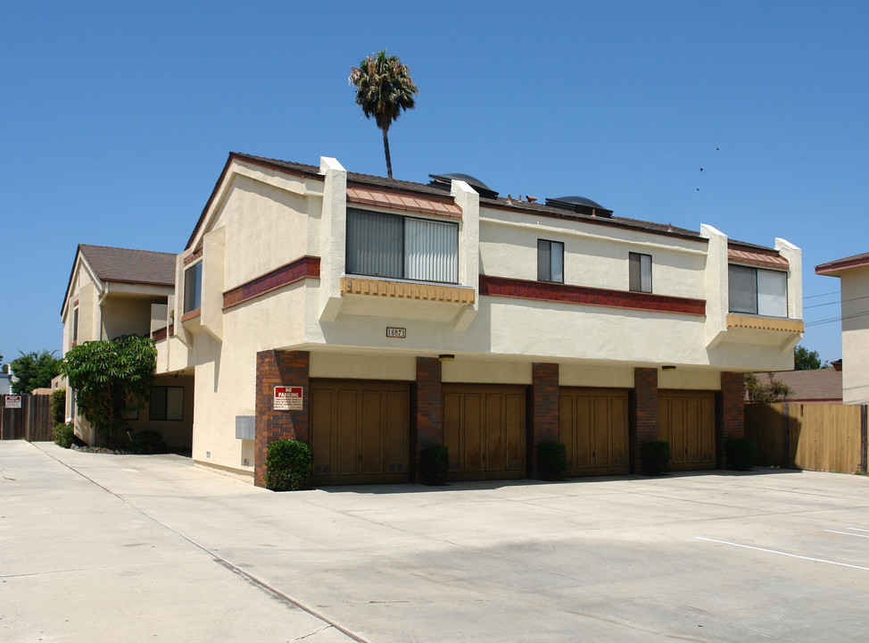 16871 Hoskins St in Huntington Beach, CA - Building Photo