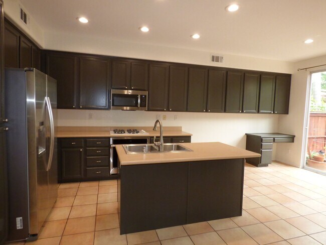 6446 Kinglet Way in Carlsbad, CA - Building Photo - Building Photo