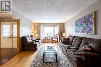770 Leslie Valley Dr in Newmarket, ON - Building Photo - Building Photo