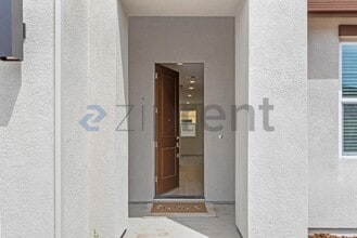 355 Monastery Dr in Lathrop, CA - Building Photo - Building Photo