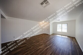 9410 W Virginia Ave, Unit E105 in Phoenix, AZ - Building Photo - Building Photo