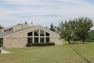 Elk River Lodge and Apartments in Elk River, MN - Building Photo - Building Photo