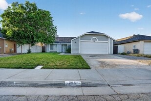 705 Desert Calico Dr in Lancaster, CA - Building Photo