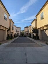 21742 Candela Dr in Santa Clarita, CA - Building Photo - Building Photo