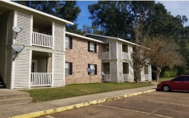 Covington II in Natchez, MS - Foto de edificio