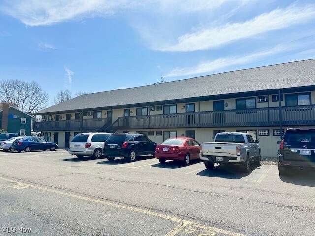 1360 Melanie Dr in Uniontown, OH - Building Photo