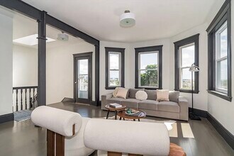 19 Peverell St, Unit 3R in Boston, MA - Building Photo - Building Photo