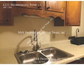 4221 Brownsboro Rd in Winston-Salem, NC - Building Photo - Building Photo