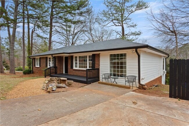 property at 3623 Lee St SE