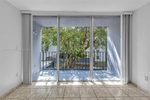 210 Fontainebleau Blvd in Miami, FL - Building Photo